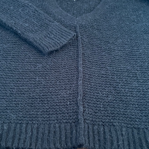 FREE PEOPLE ALPACA WOOL KNIT SWEATER Size L
Black
Like new - Picture 4 of 10
